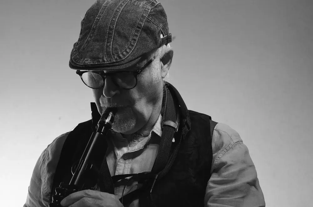 Daniel au saxophone - Concert live Tribute Les Vieilles Canailles