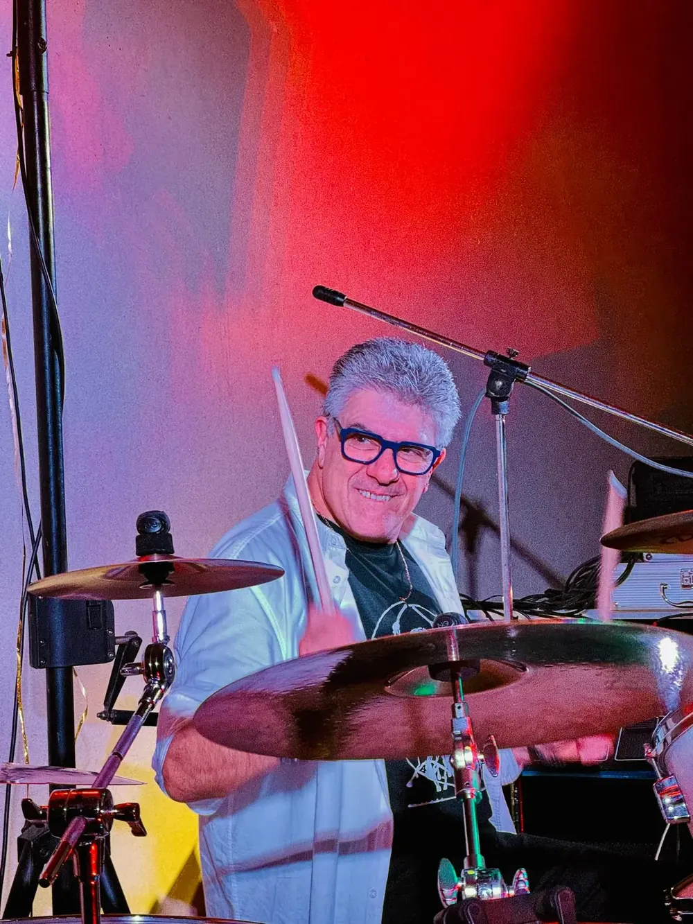 Hervé à la batterie - Show rock'n'roll Tribute Les Vieilles Canailles